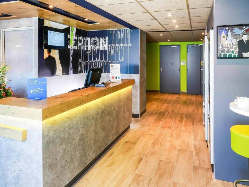ibis budget Marseille Vitrolles - Photo 2
