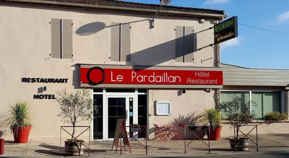 Logis Hôtel Restaurant Le Pardaillan - Photo 1