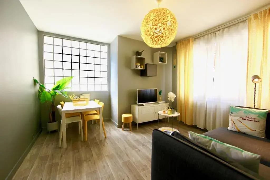 HomeBuddy' - Le cocon coloré - centre ville - 50m de la gare - Photo 2