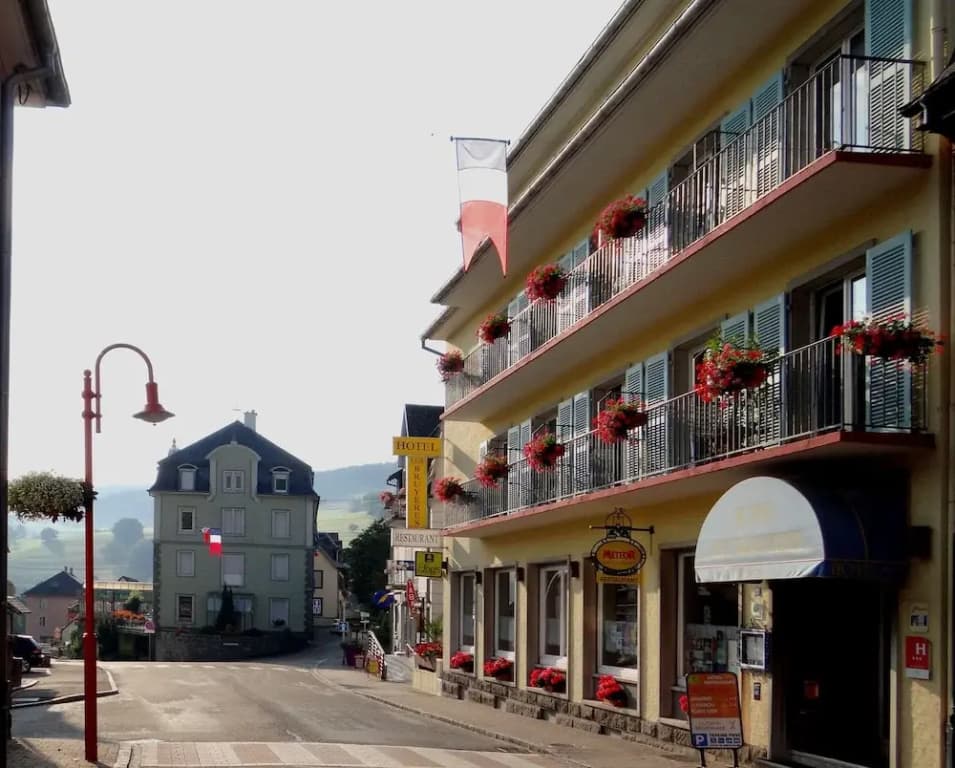 Hotel Restaurant Aux Bruyères - Photo 1