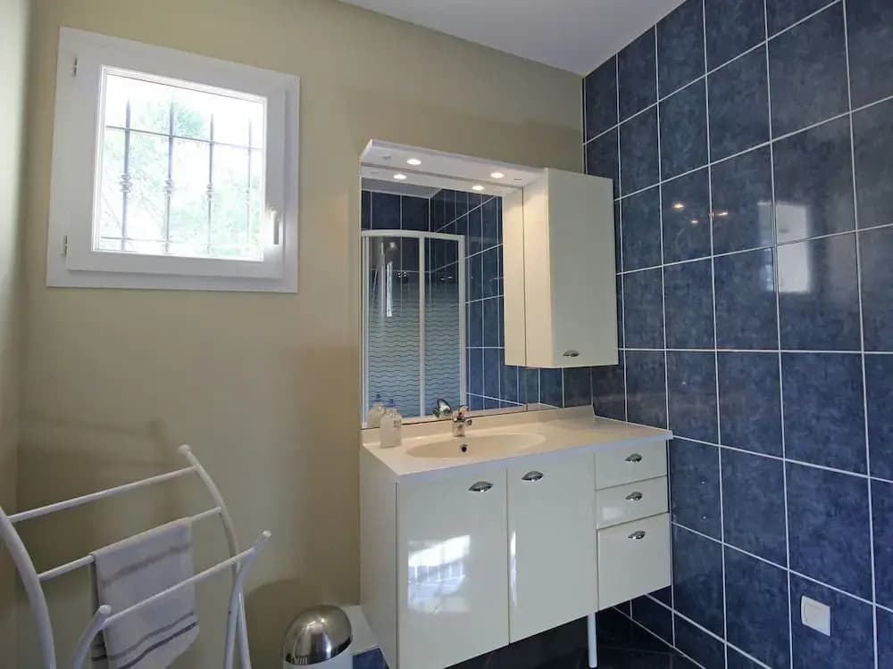 Spacious, Luxury Villa With Private Pool and Billiard Room, Near Idyllic Village - Miniature 6