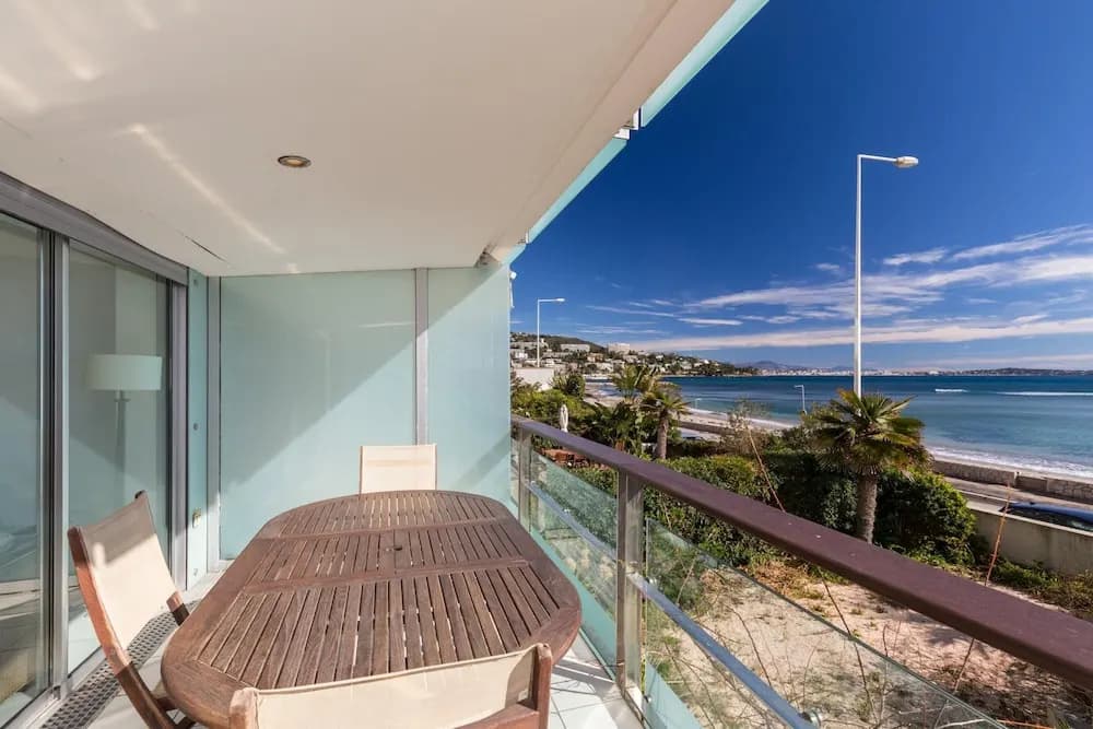 Bright two Bedroomed Apartment on the Beach in Cannes With Huge Terrace With Fabulous sea Views - 2001 - Miniature 6