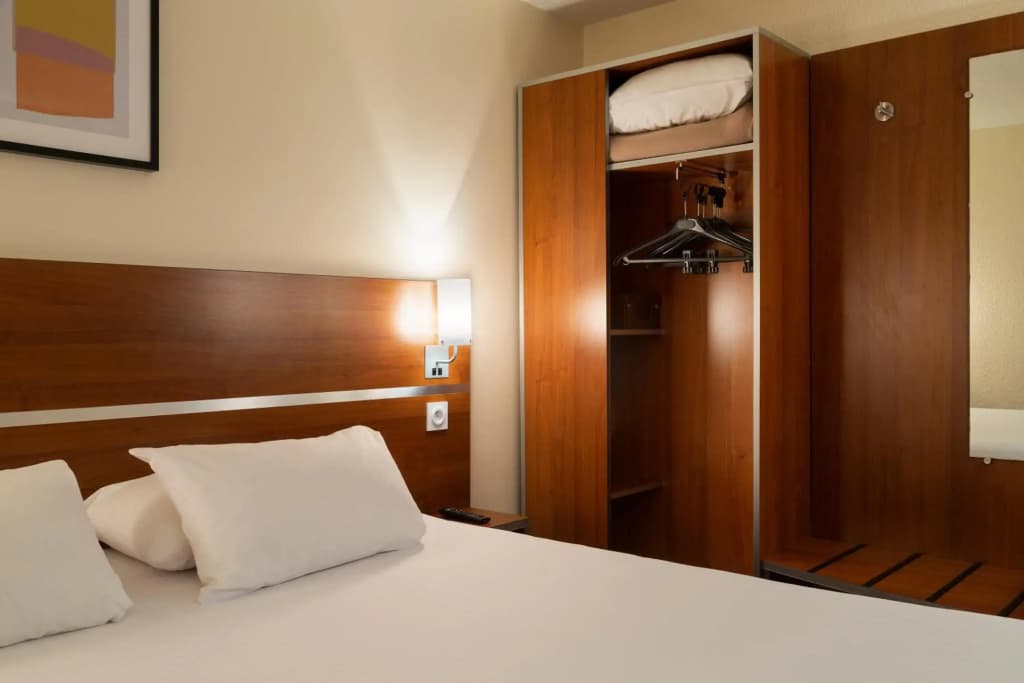 Comfort Hotel Aeroport Lyon St Exupery - Miniature 7