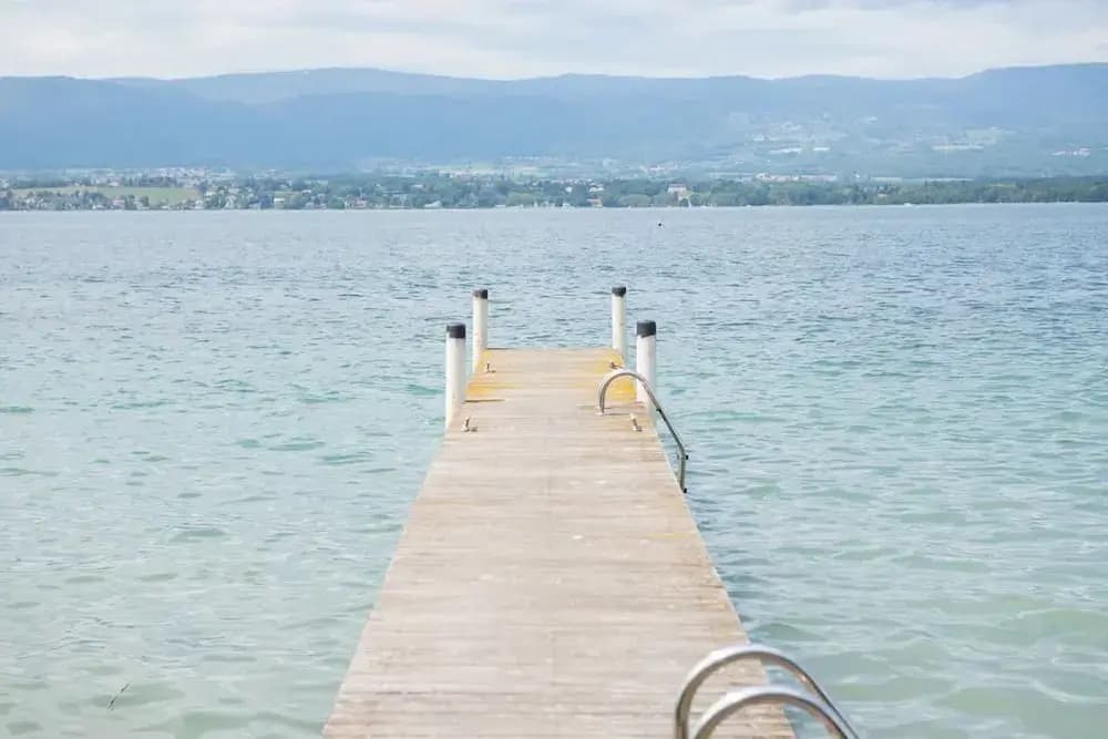 Villa au Bord du lac Avec Piscine Privee et Acces Direct au lac - Photo 4