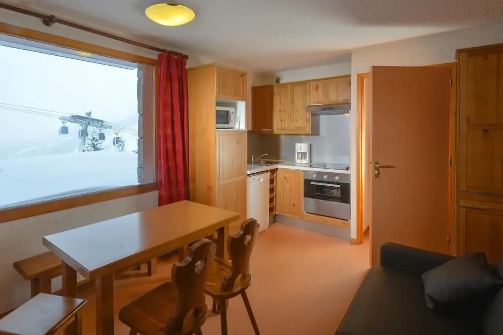 Beautiful Apartment With Balcony - Photo 5