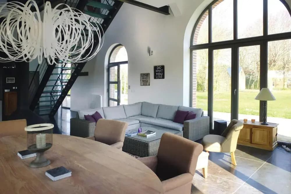 Architectural Villa Near the Coast, Sainte-colombe - Photo 1