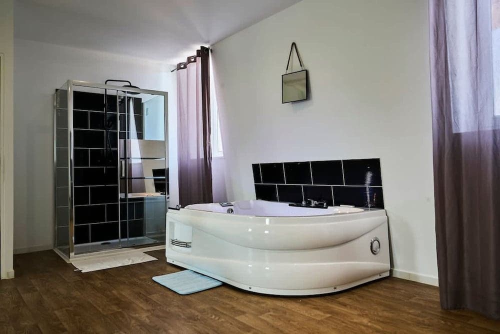 Le Grand Duplex Balneo 10 Minutes de la Gare - Photo 2