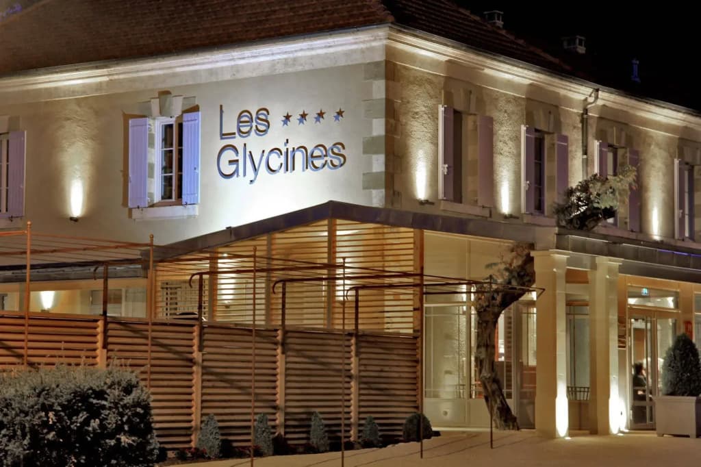Les Glycines - Hôtel & Spa - Photo 1