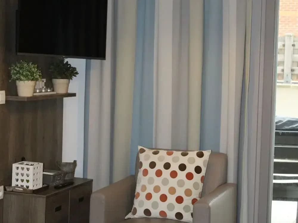 Nice Apartment With Terrace Near the sea - Miniature 7