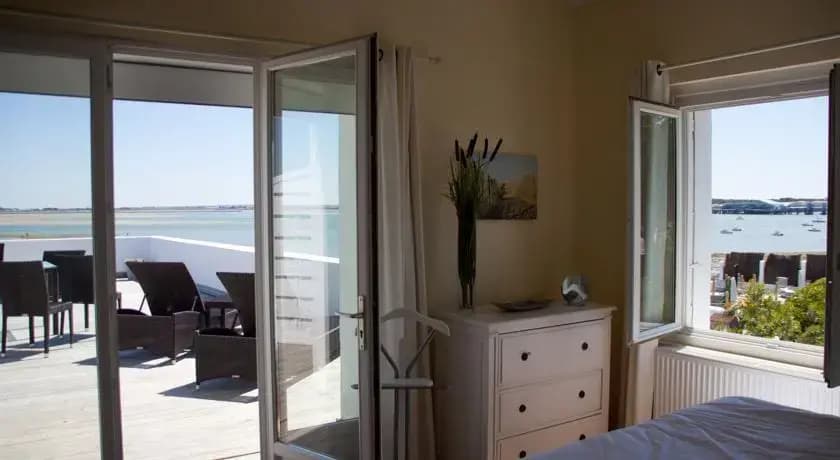 Hotel La Maison sur l'Eau - Photo 4