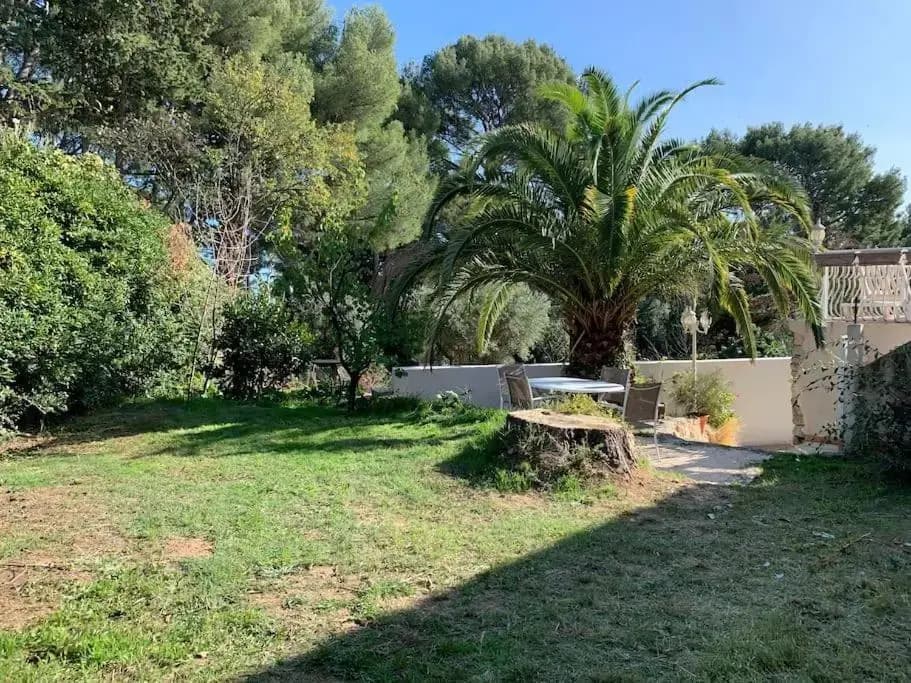 T2 40m2 + jardin à 10min à pied des plages - Miniature 7