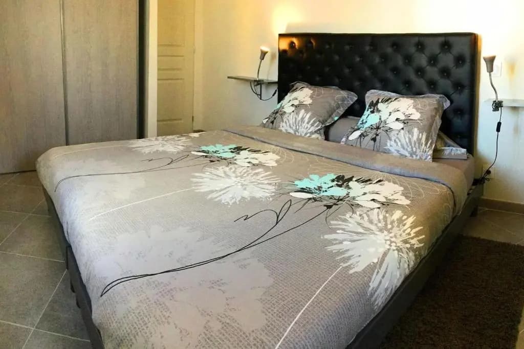 Charmante location vacances climatisée avec piscine proche de L'Isle sur la Sorgue, 8 prs 4 chambres avec salles d'eau con...