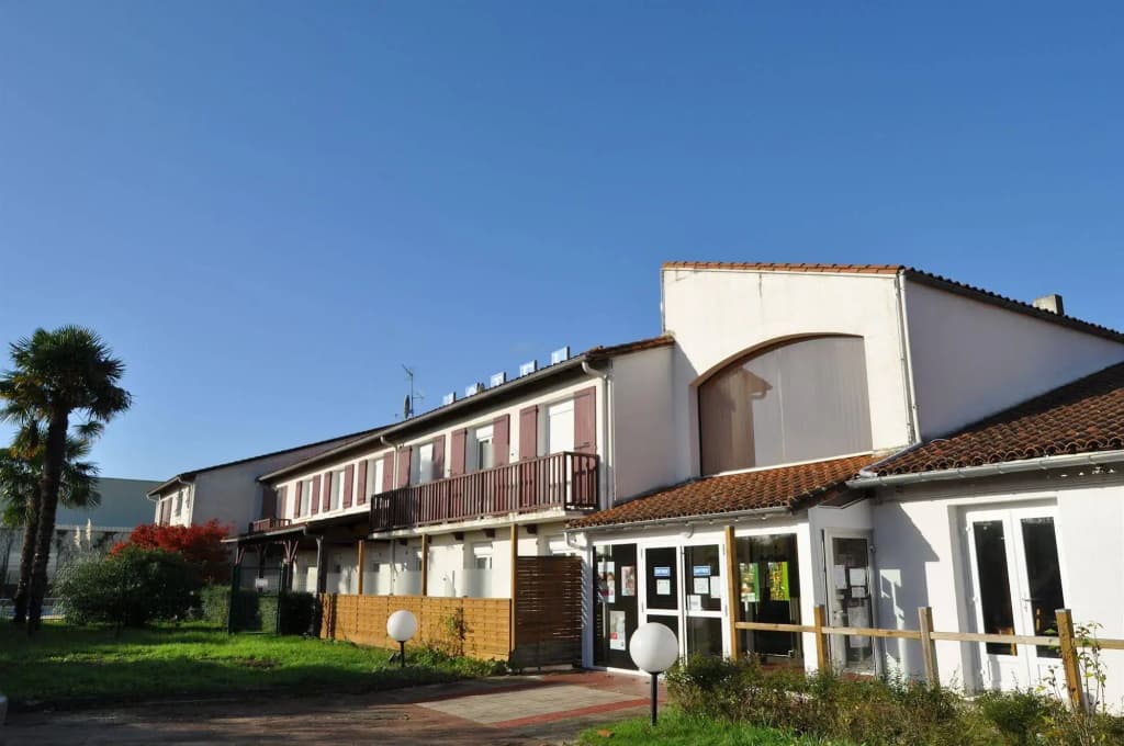 Contact Hôtel O’Nice Saintes - Photo 1