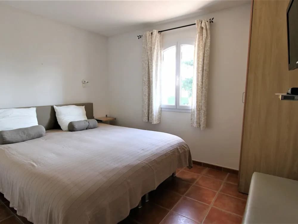 Provencal Parkside Haven - Photo 4
