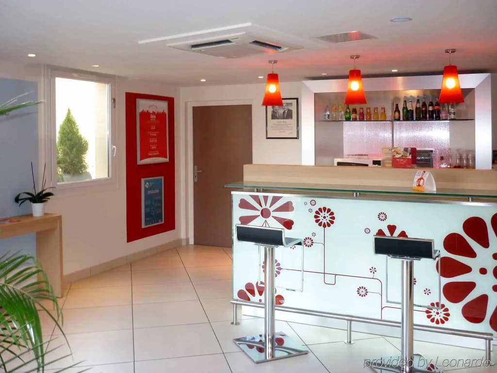 ibis Cognac Centre - Photo 1
