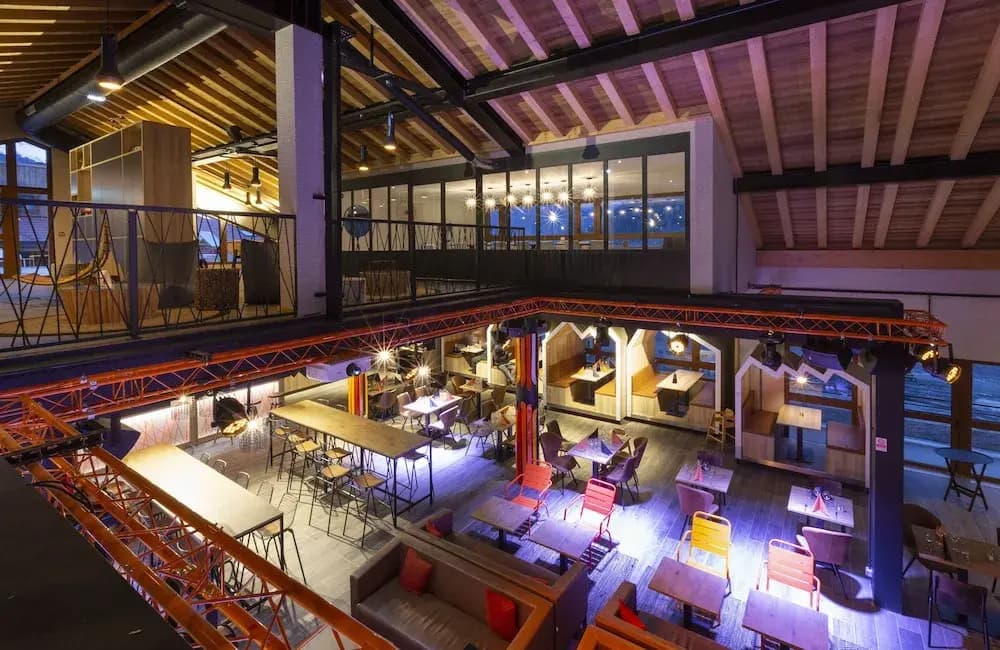 Hotel Base Camp Lodge - Photo 2