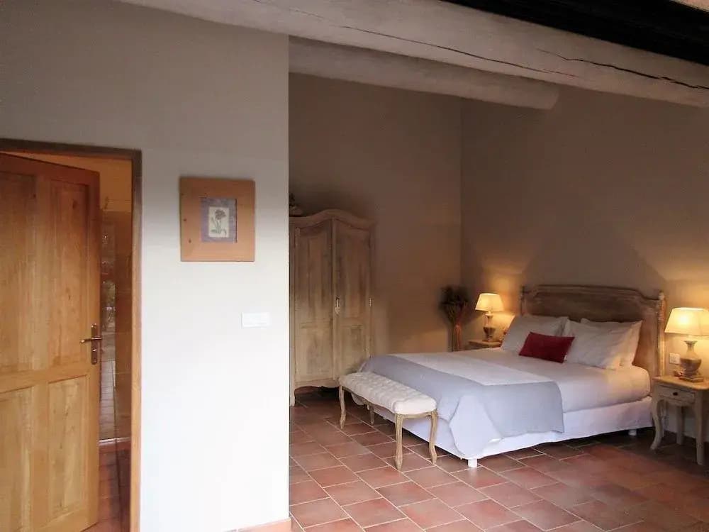 Chambres d'hôtes Le Clos des Cyprès - Miniature 6