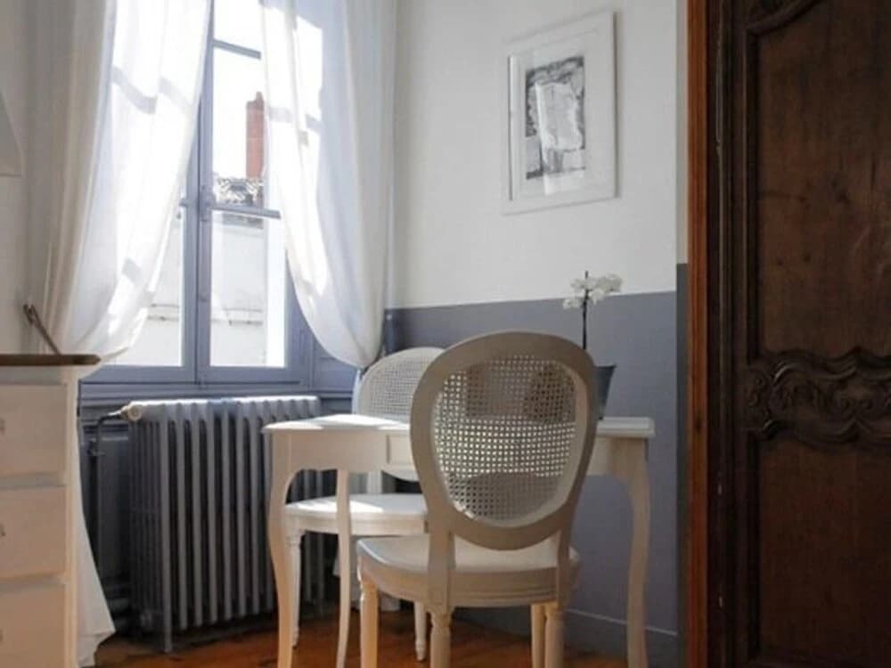 Vue sur Cour - Photo 1