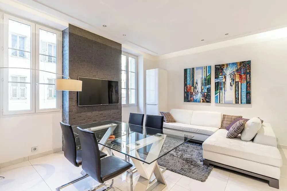 Large Renovated Studio - rue Hoche - Cannes Center - Photo 3