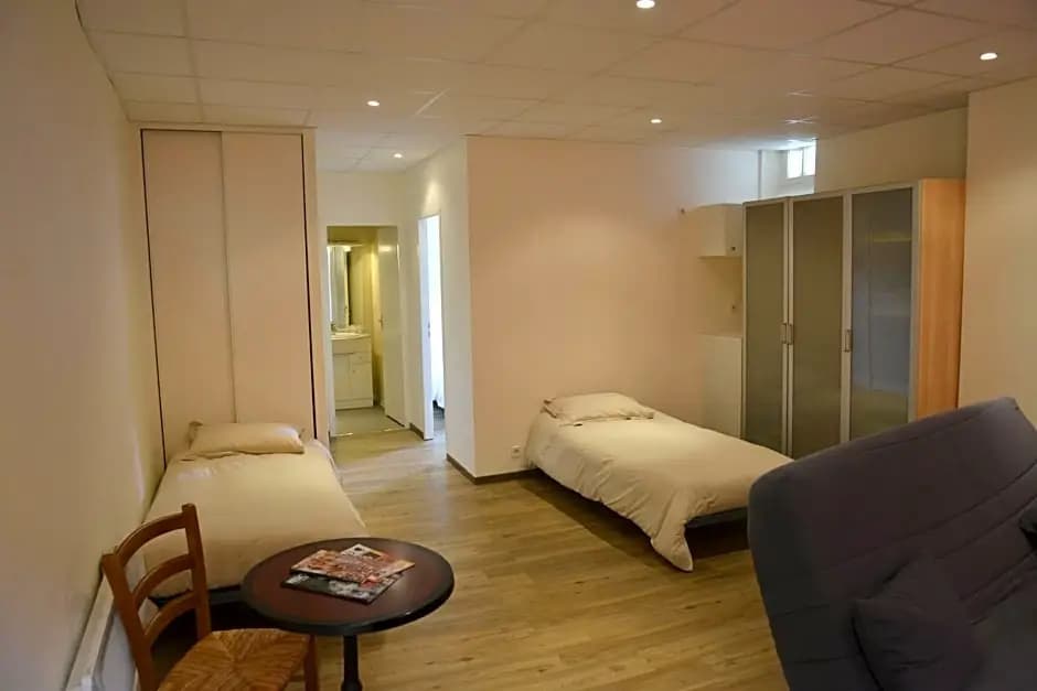 Hotel Les Arceaux - Photo 2