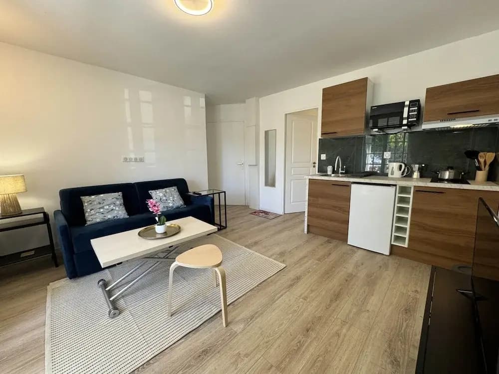 Apartment in Le Mans With Private Terrace - Miniature 6