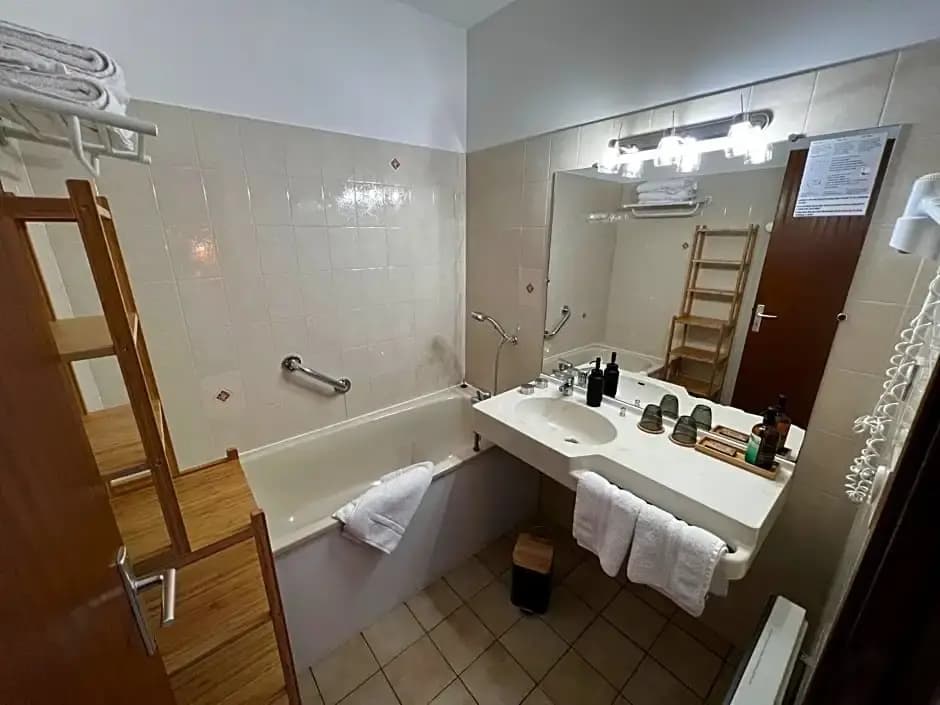 Hôtel les Chaumettes - Miniature 8