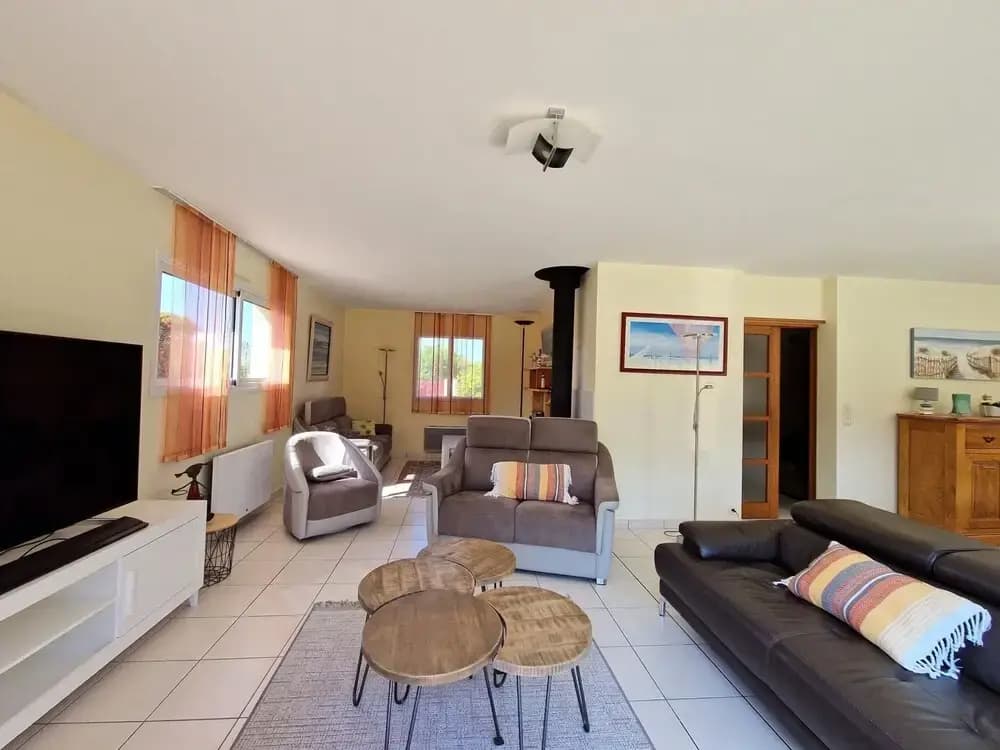 Holiday Villa With Pool in Sarzeau - Photo 4