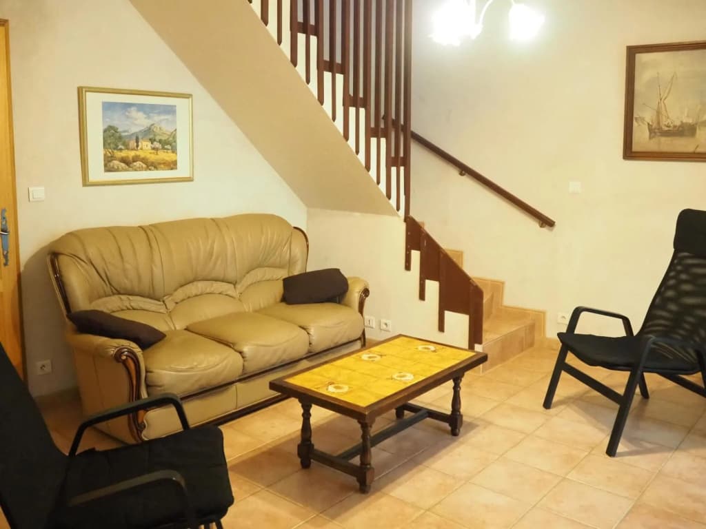 Country House With Private Terrace, Beaucaire - Photo 2
