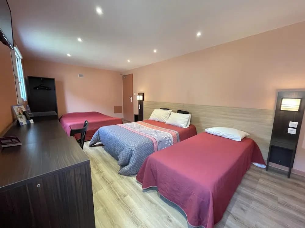 Brit Hotel Saint-Quentin - Miniature 6