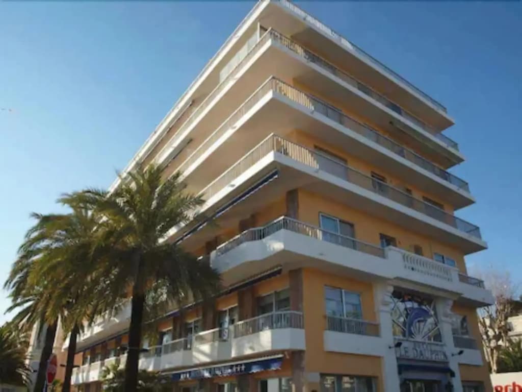 Hôtel Le Dauphin - Photo 1