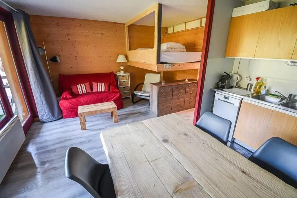 Le Relai S31 - Grand et lumineux studio avec coin montagne 4-6 pers, tout équipé, avec WIFI, à 30m des pistes avec un gran...