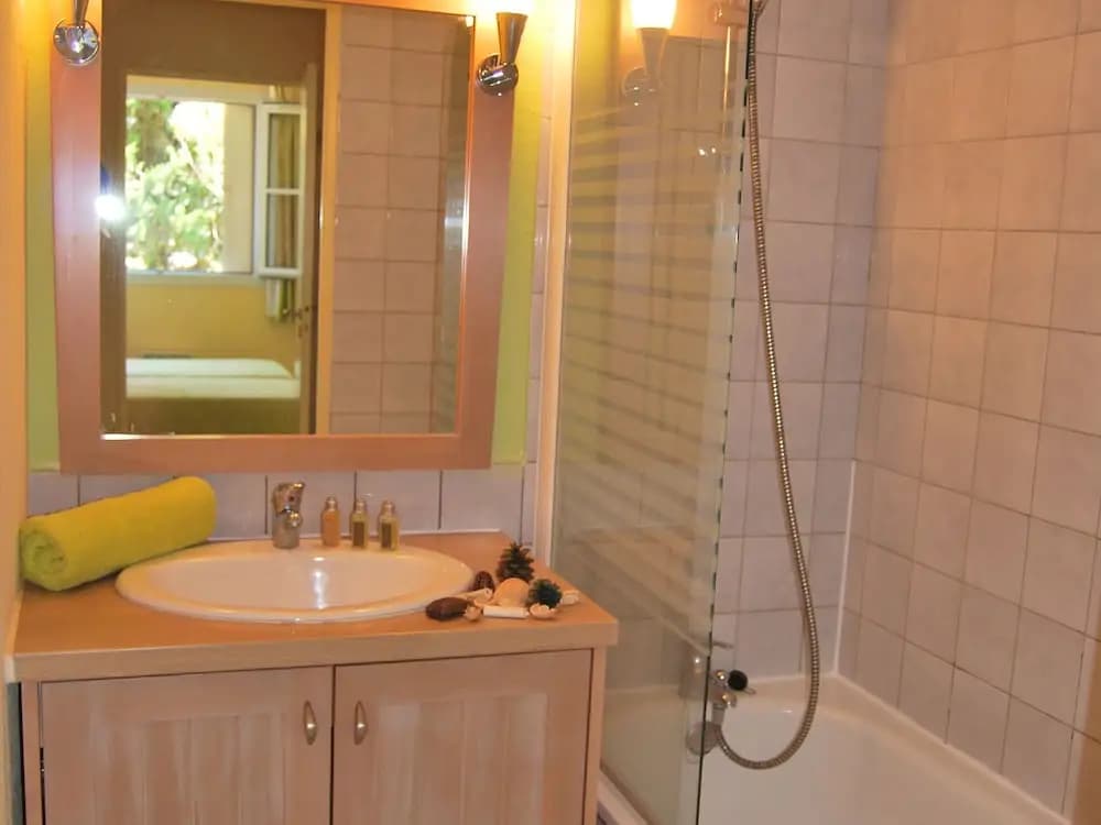 Sunny Apartment for Groups - Miniature 6