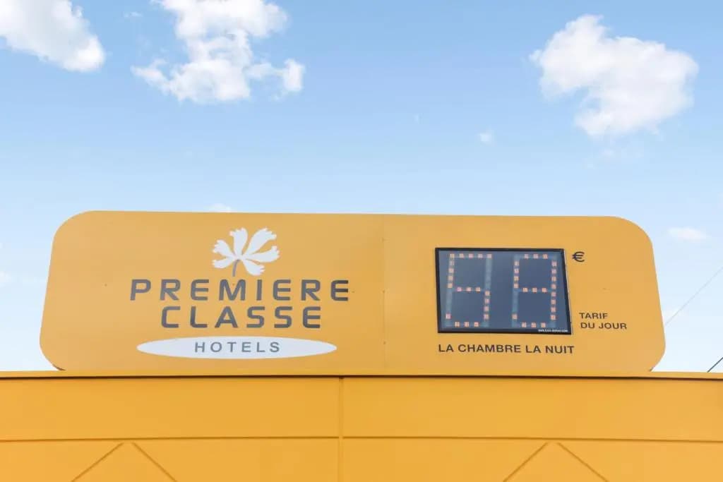 Premiere Classe Angers Est - St Barthelemy D'Anjou - Photo 1