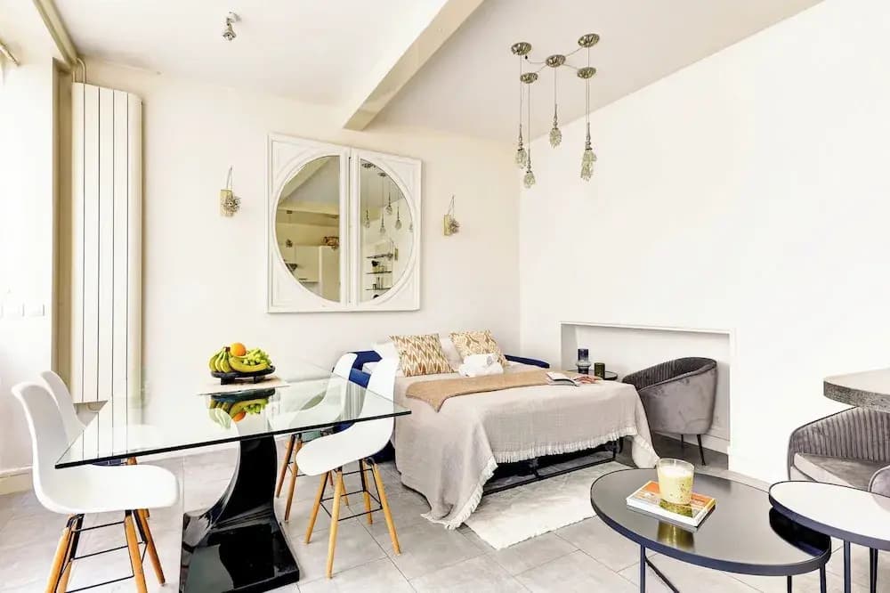 Stylish 1BR by Luxembourg Garden - Miniature 8