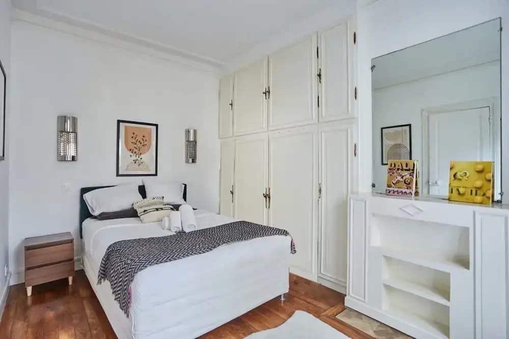 Superb Eiffel Tower Terrace Apartment - Miniature 6