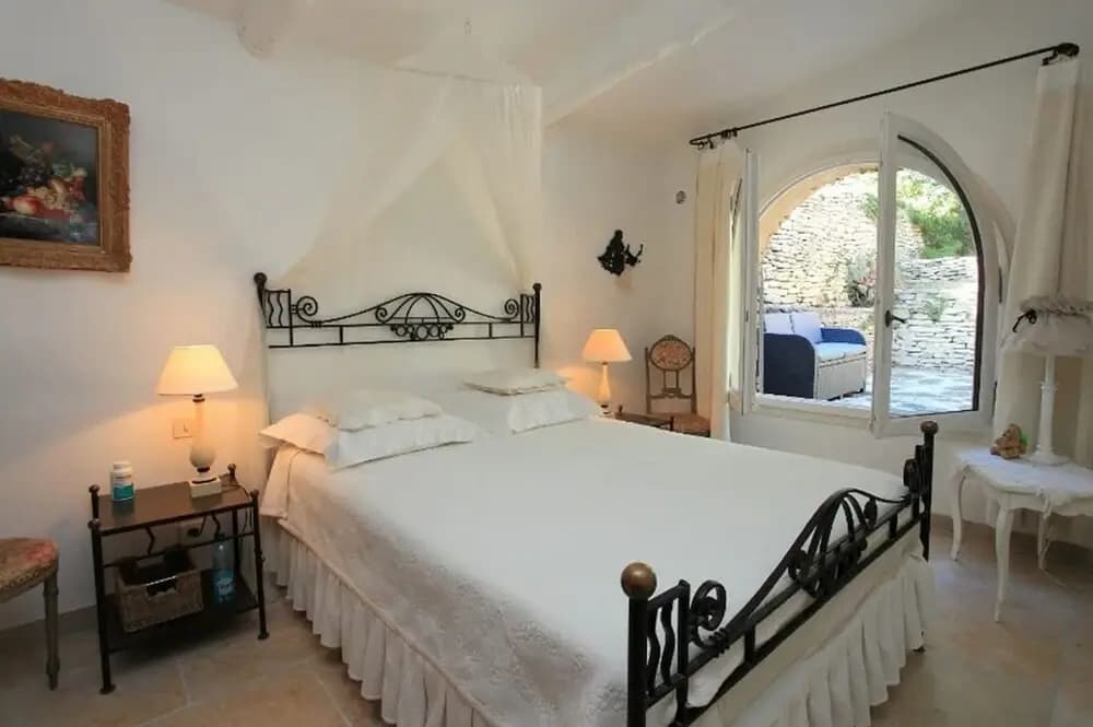 Provencal Villa in the Heart of the Luberon Scrubland - Photo 4