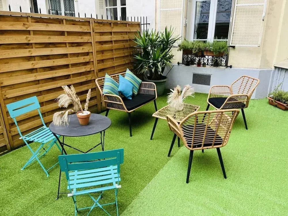 Superb Eiffel Tower Terrace Apartment - Miniature 8