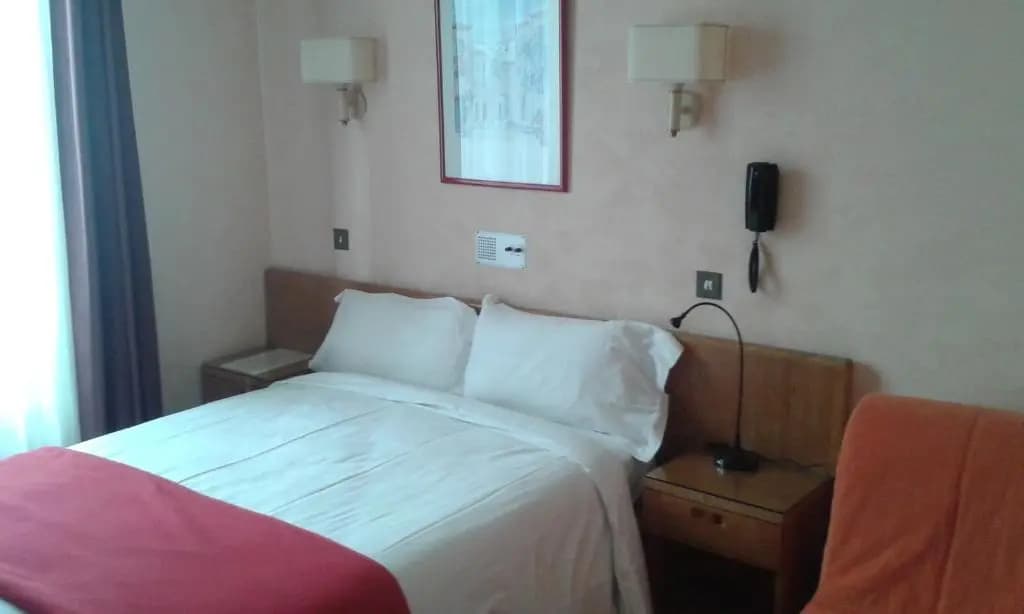 Crystal Hotel - Miniature 6
