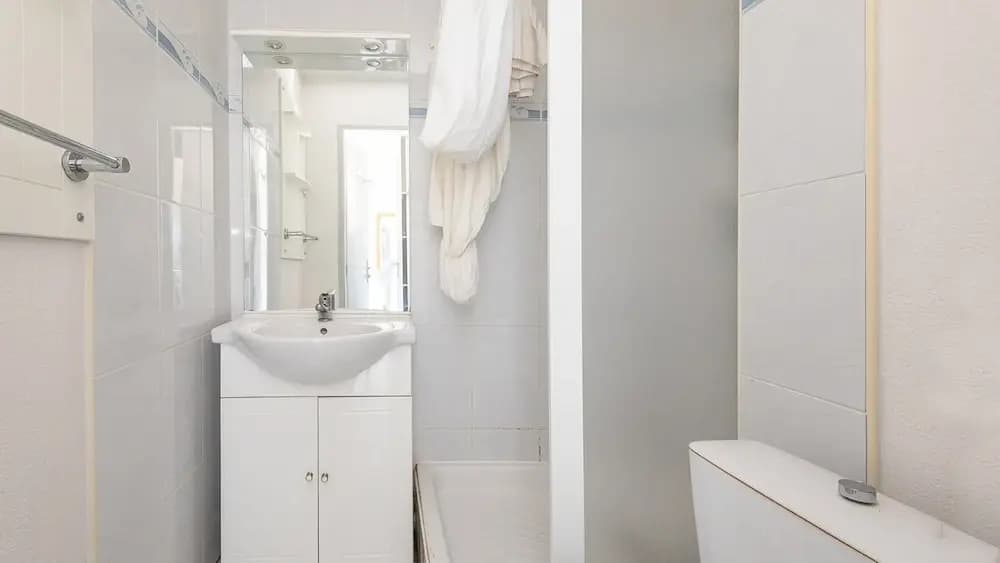 Cozy Waterfront Apartment - Photo 4