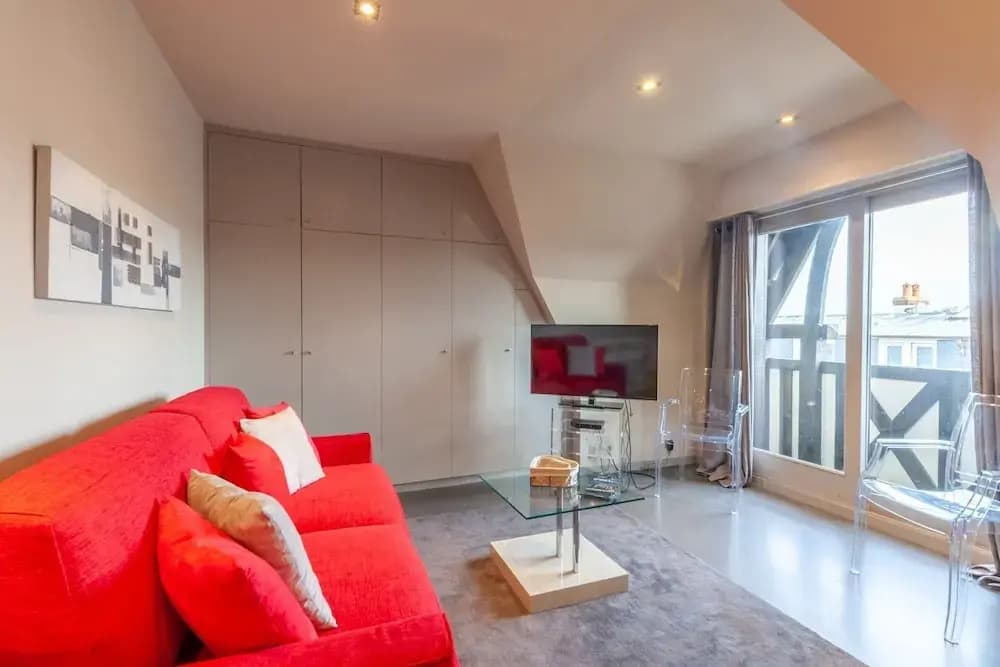 Apartment With Parking on Place de Morny - Photo 4