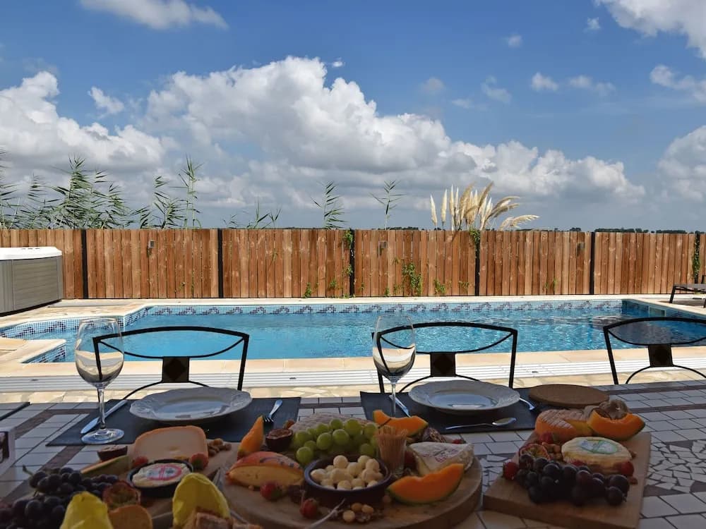 Luxurious Holiday Home with Private Pool in Port Camargue - Miniature 8