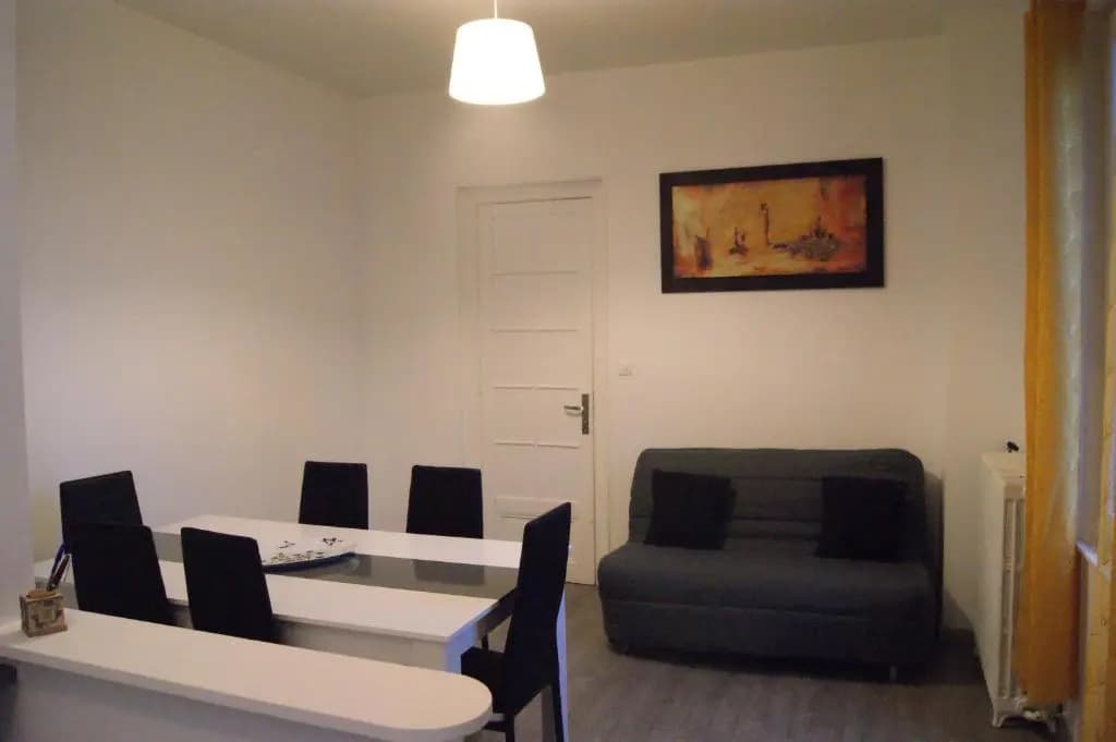 appartement individuelle refais a neuf,ds maison de maître,6 couchages dont un lit kingsize,cuisine avec lave vaisselle,ru...
