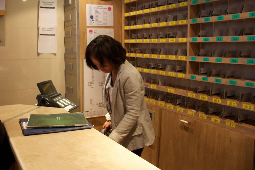 Bastille Hostel - Photo 2
