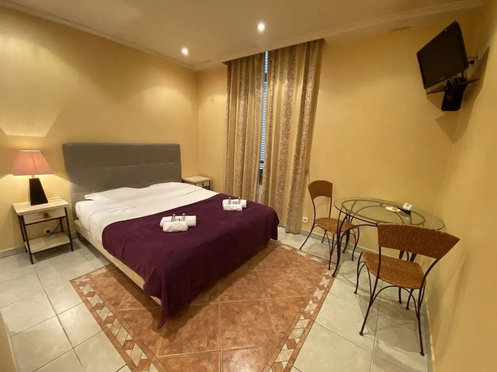 Cannes Holiday Suites - Photo 3