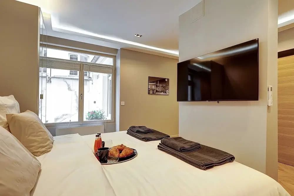 Elegant Apartment With Ac-3br-10p-place des Vosges - Photo 4
