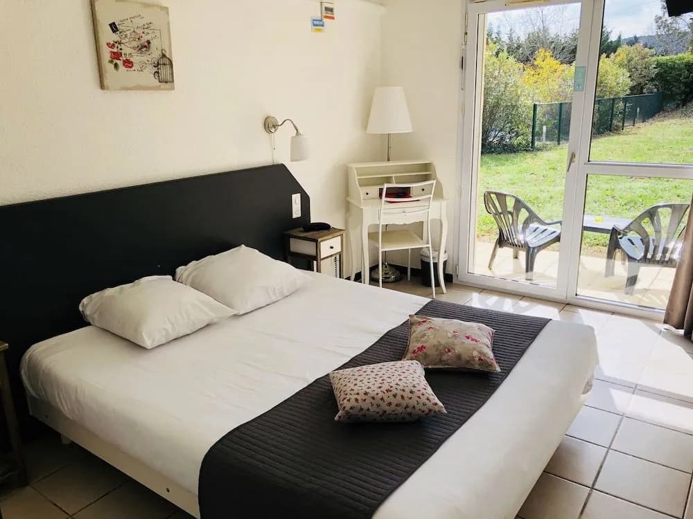 Hotel Le Clos des Bruyeres - Photo 4