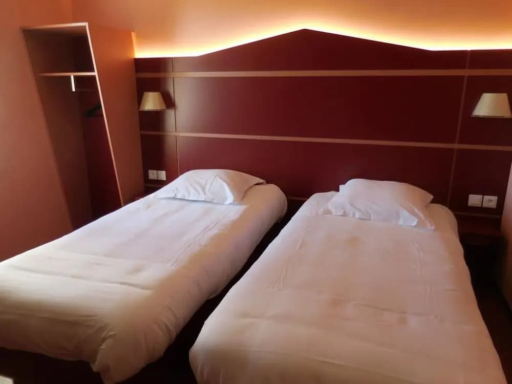 FastHotel Montmarault - Auberge du Grand Champ - Photo 5