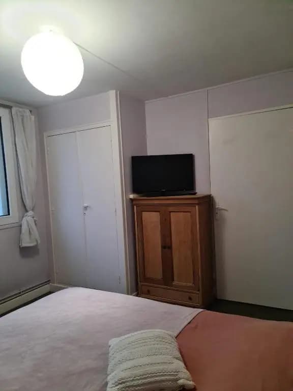 Private room in a shared apartment I - Photo 1