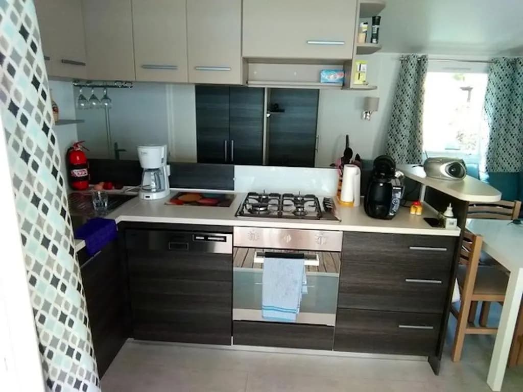 Bungalow de 3 chambres a Vias a 800 m de la plage avec piscine partagee jacuzzi et jardin amenage C - Miniature 7