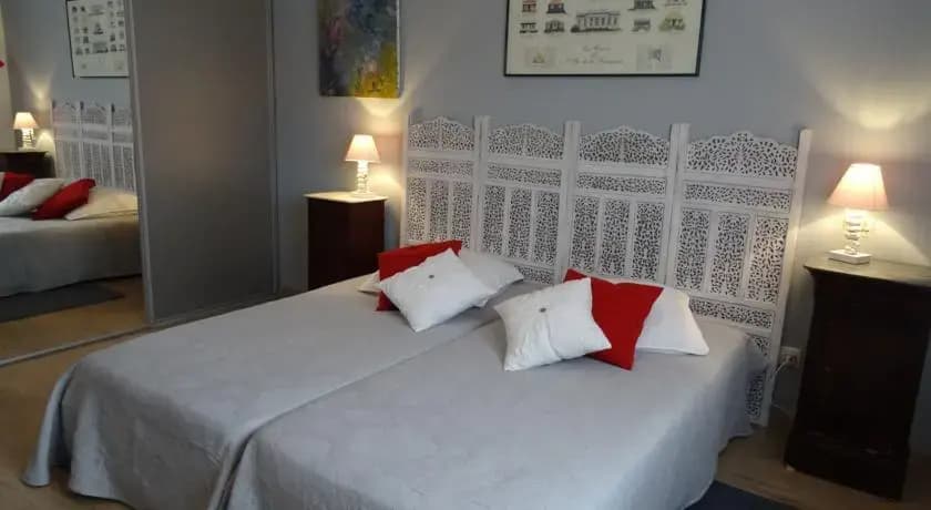 Une chambre en ville - Photo 4